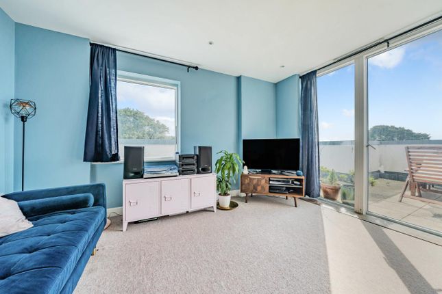 Flat for sale in Hove Park Gardens, Hove