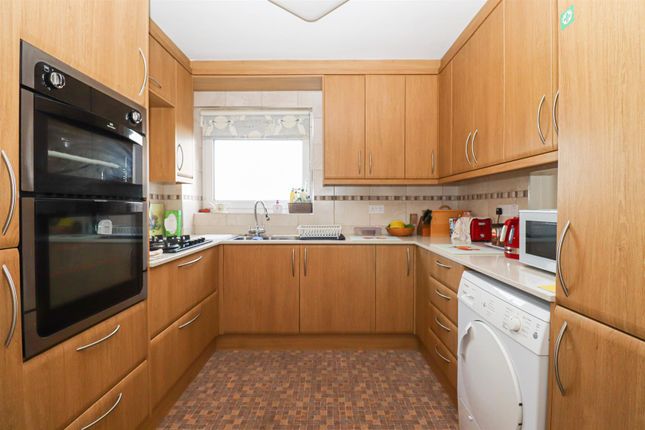 33 Cookham Dene, Buckhurst Road, Bexhill-On-Sea photo 4