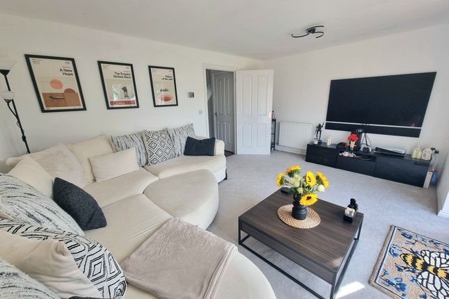 17 Llys Tre Dwr, Bridgend photo 3