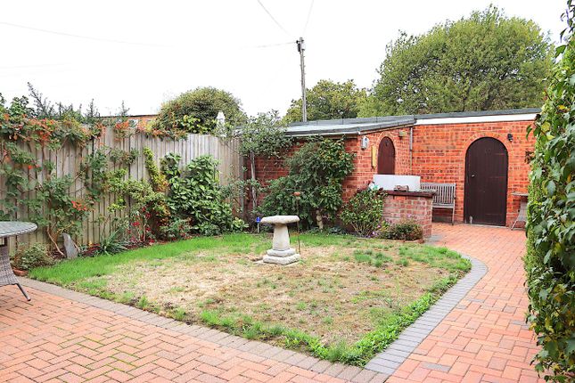 Elmsleigh Road, Farnborough photo 2