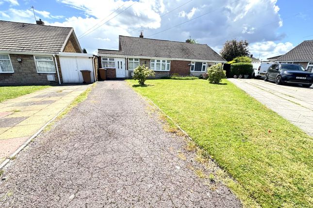 13 Castle Drive, Willenhall photo 2