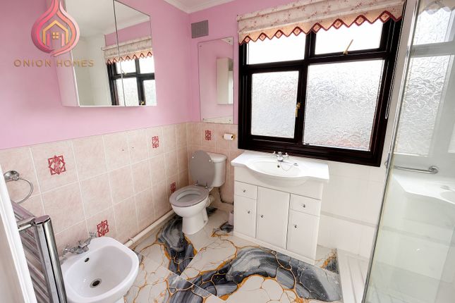 9, Newbury Close, Romford photo 2