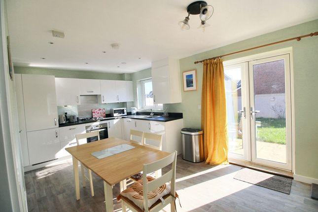 1 Hops Drive, Farnham photo 3