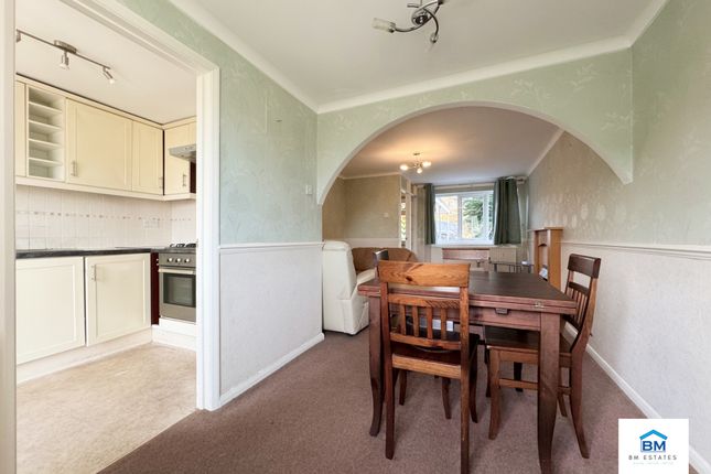 28, Chiswick Drive, Loughborough photo 3