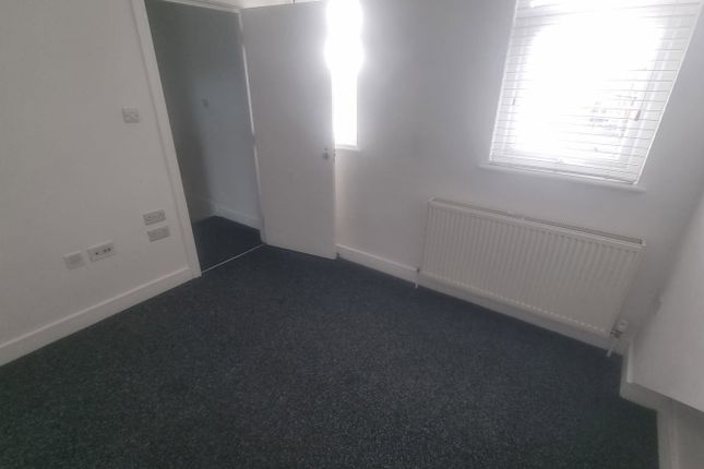 83, Sussex Road, Southall photo 5
