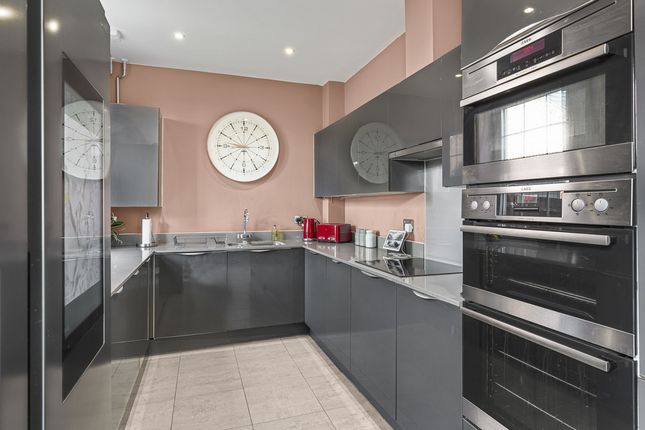 Town house for sale in Wellesley Close, Heyford Park