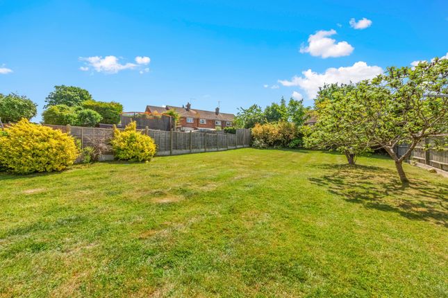 6 Woollerton Crescent, Aylesbury photo 3