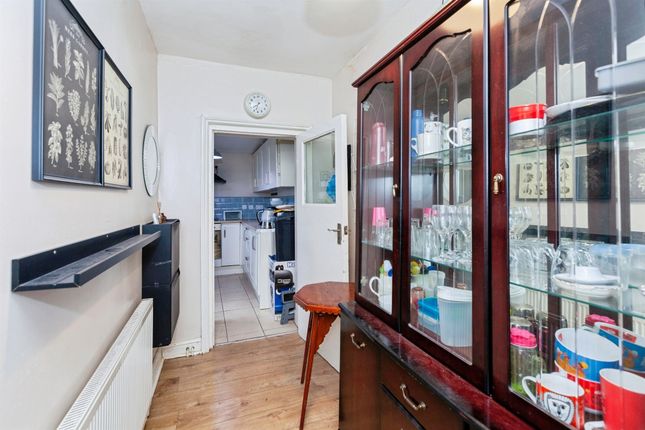18, Alpha Street North, Slough photo 3