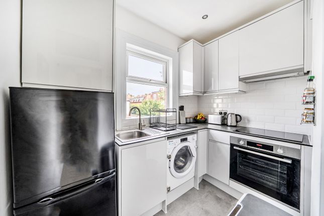 Flat 4, 9, Annington Road, London photo 3