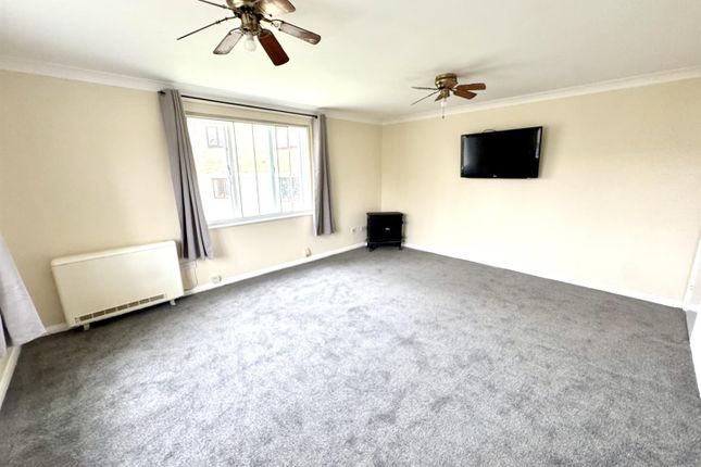 23, Fairbairn Close, Purley photo 3