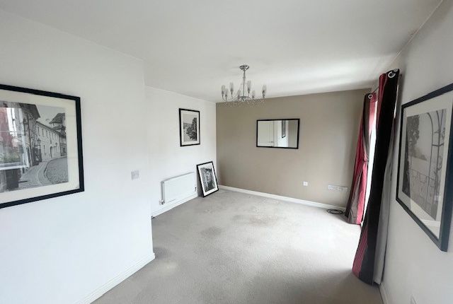 Town house to rent in Bellcross Way, Monk Bretton, Barnsley