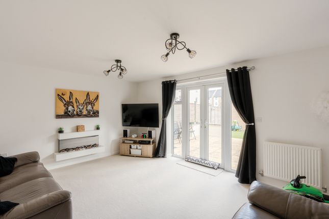 4 Gentian Close, Bristol photo 3