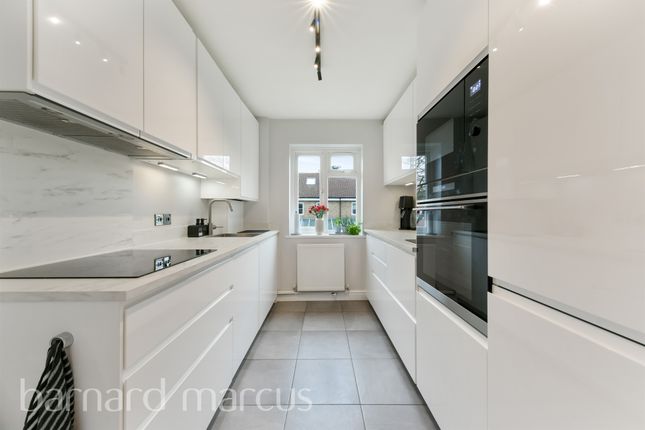 Maisonette for sale in Clarence Avenue, London