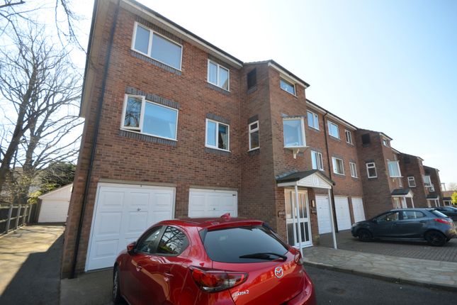 Thumbnail Flat to rent in Eaton Court, Grimsby
