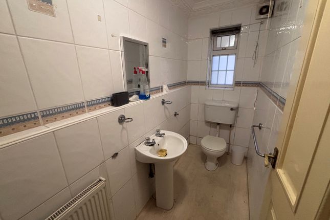 145b, Newland Avenue, HULL photo 3