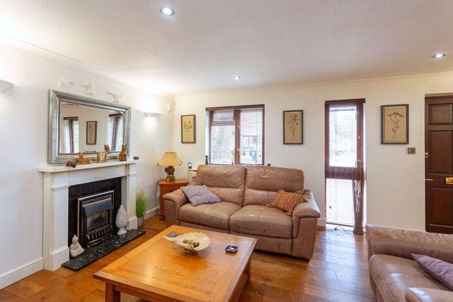 47 Webbs Close, Oxford photo 4