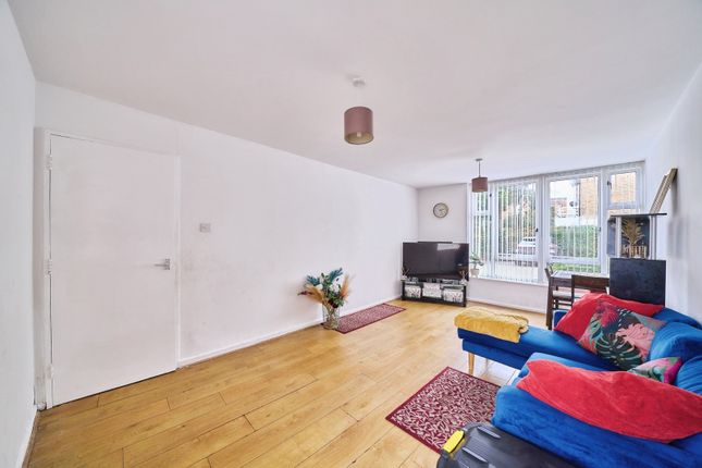 52, Grimsby Grove, London photo 4