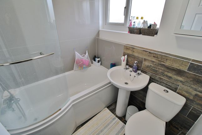 2, Adams Terrace, Drayton, Portsmouth, Hampshire photo 4