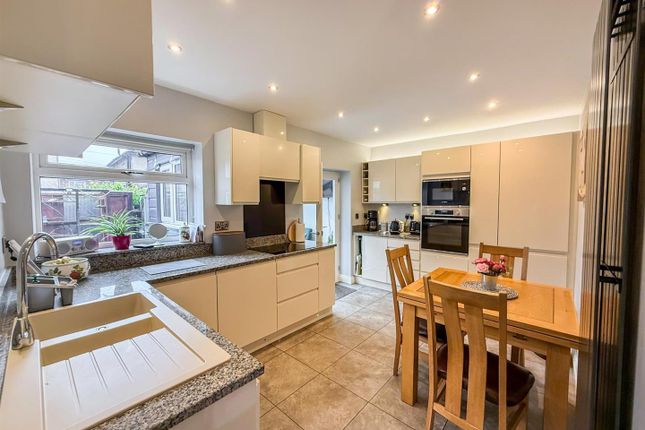 18, Welbeck Avenue, Buxton photo 3