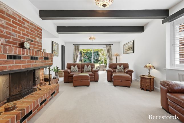 3, St. Nicholas Grove, Brentwood photo 3