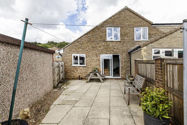 20, Banks Crescent, Huddersfield photo 4