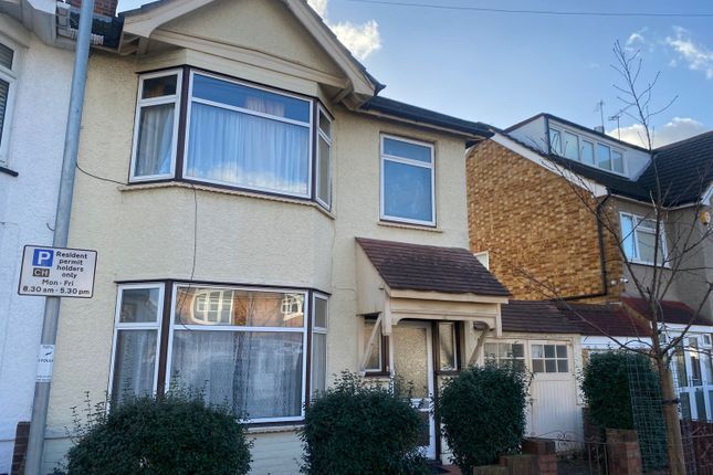Terraced house to rent in Alexandra Road, Romford