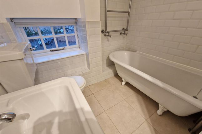 15 The Octagon, Collett Road, Ware photo 5