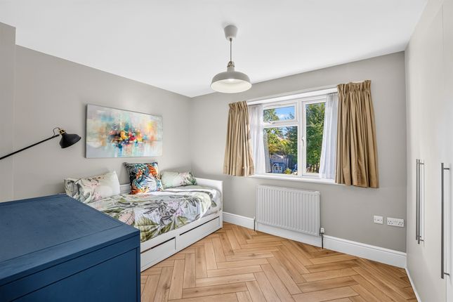 25a, Victory Avenue, MORDEN photo 4
