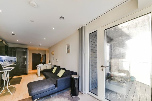 Cassia Point, 2 Glasshouse Gardens, London photo 4