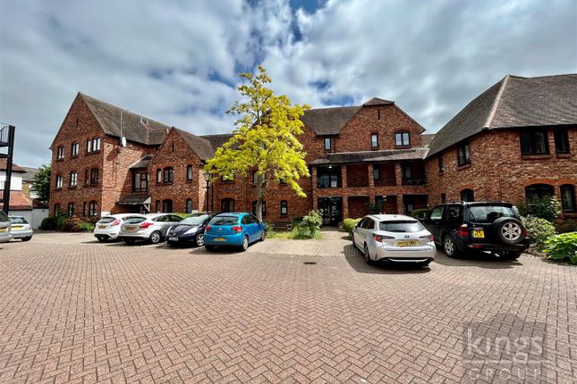 Flat for sale in Quakers Lane, Waltham Abbey