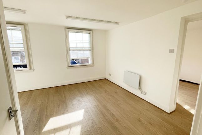 Flat 1 487, High Road, London photo 3