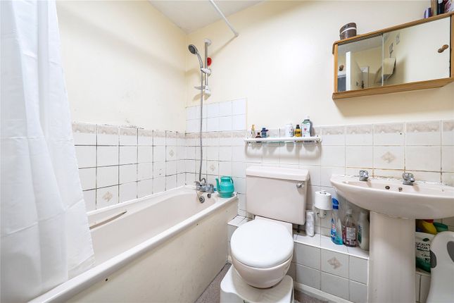 10, Prestwick Court, Reading photo 5