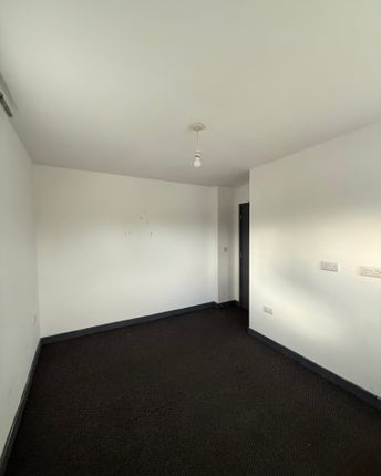 5 Mashud House, Roscoe Street, Oldham photo 5