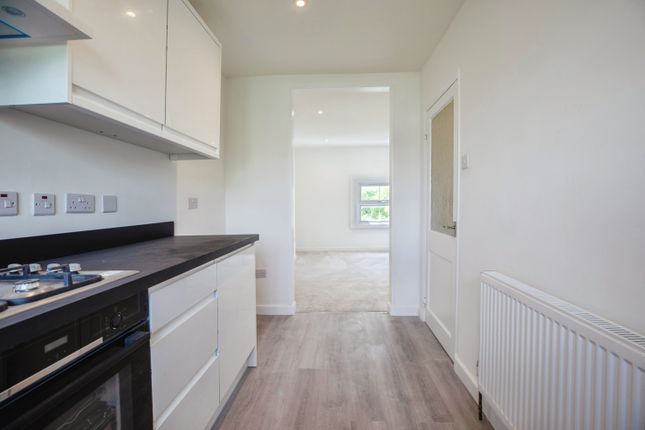 12b, Wilson Road, London photo 3