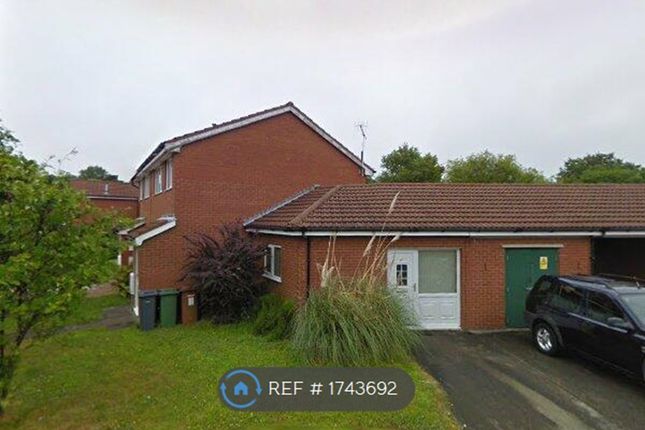 Flat to rent in Madeley Drive, Wirral