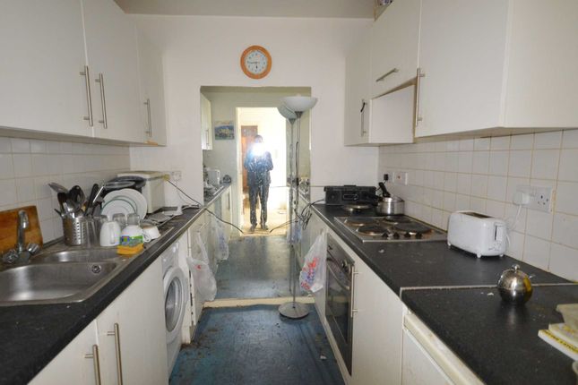 Flat for sale in Morse Close, Plaistow