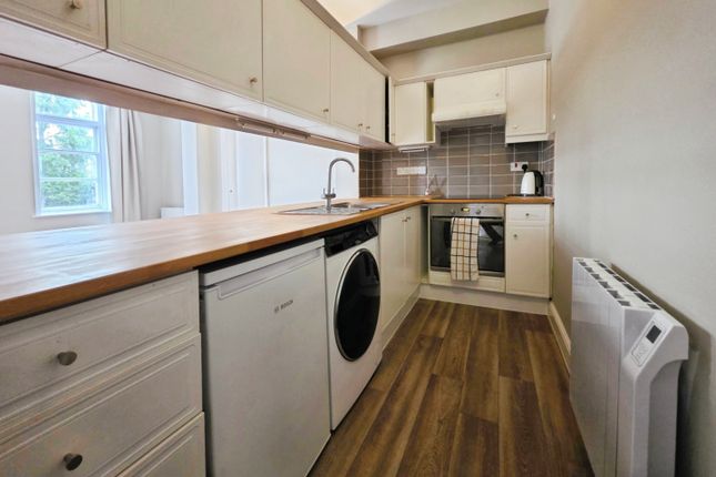 Flat 10 Castle Court, Castle Street, Stroud photo 4