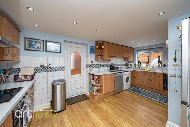 16 Unsworth Avenue, Manchester photo 3