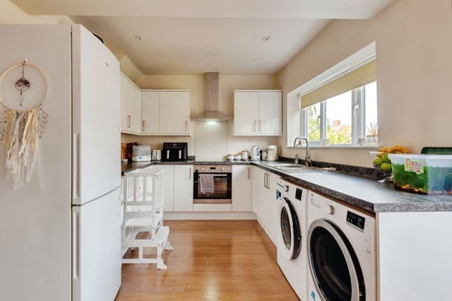 10, Queens Drive, Frodsham photo 4