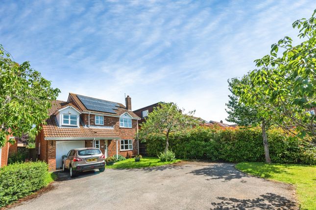 17, Arnold Way, Thame photo 2