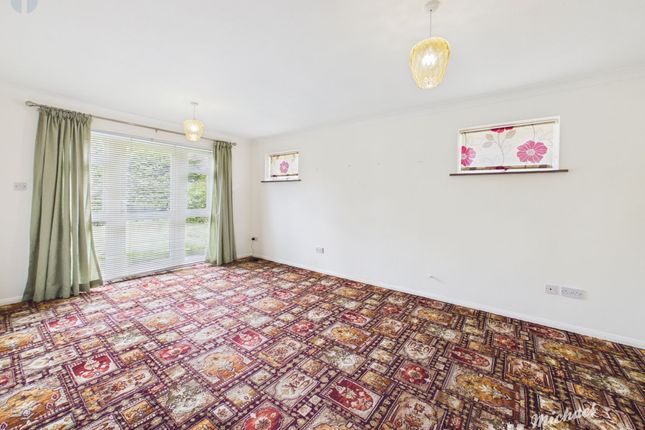 14 Eleanor Gardens, Aylesbury photo 2