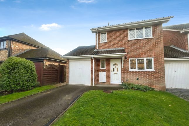 3-bed detached on 2, Clayhill Close, Berkshire, £475,000