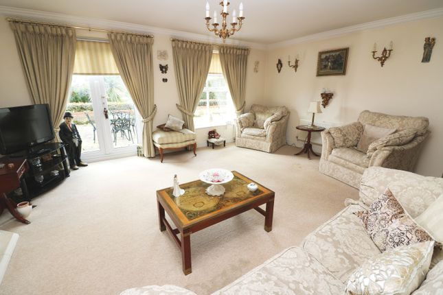14, Danehurst Close, Egham photo 2