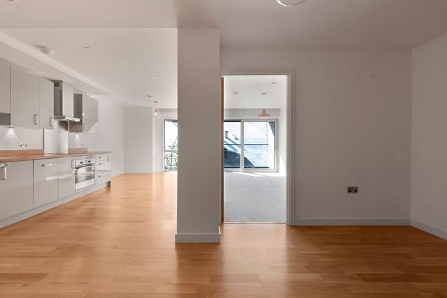 1 UPPER RIVERSIDE, Cutter Lane, London photo 4