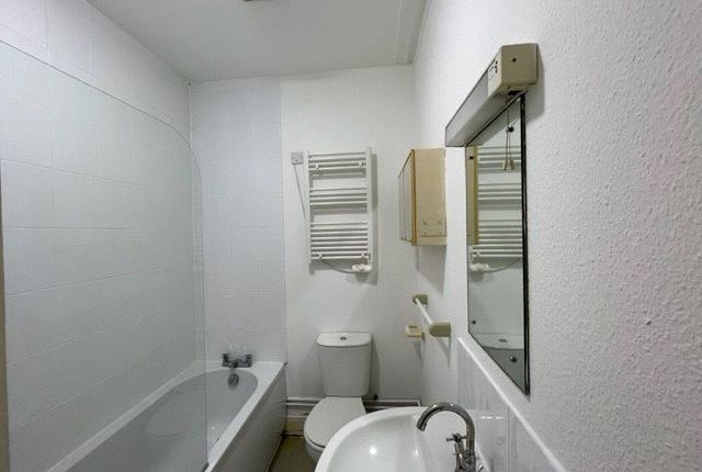 Flat 4, 81, London Road, Berkshire photo 4