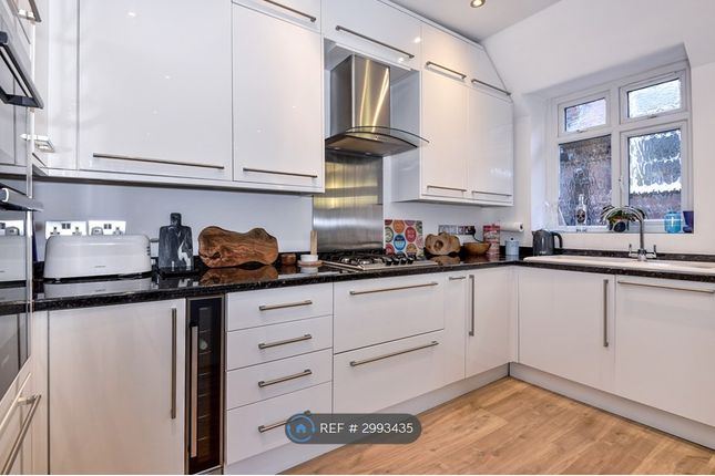 Flat, Netherhall Gardens Hampstead, London photo 4