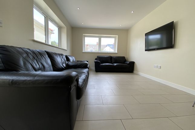 72, Flora Street(*), Cardiff photo 3