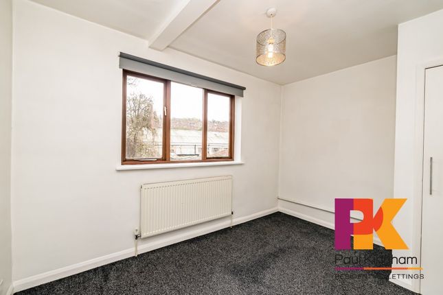 Flat to rent in Abercromby Avenue, High Wycombe