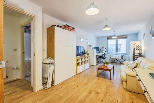 Flat 60, Anchor Point,, Cathedral Walk, Bristol photo 3