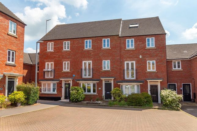 Thumbnail Town house for sale in Kingfisher Drive, Leighton Buzzard